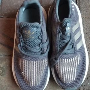 Girls Adidas Swiftrun shoes
